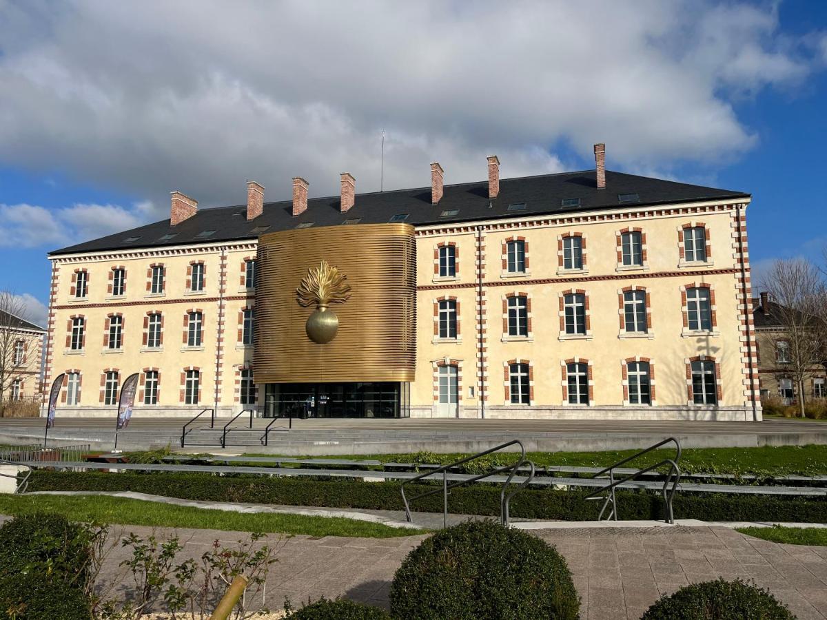 Le Voltaire Lejlighed Melun Eksteriør billede
